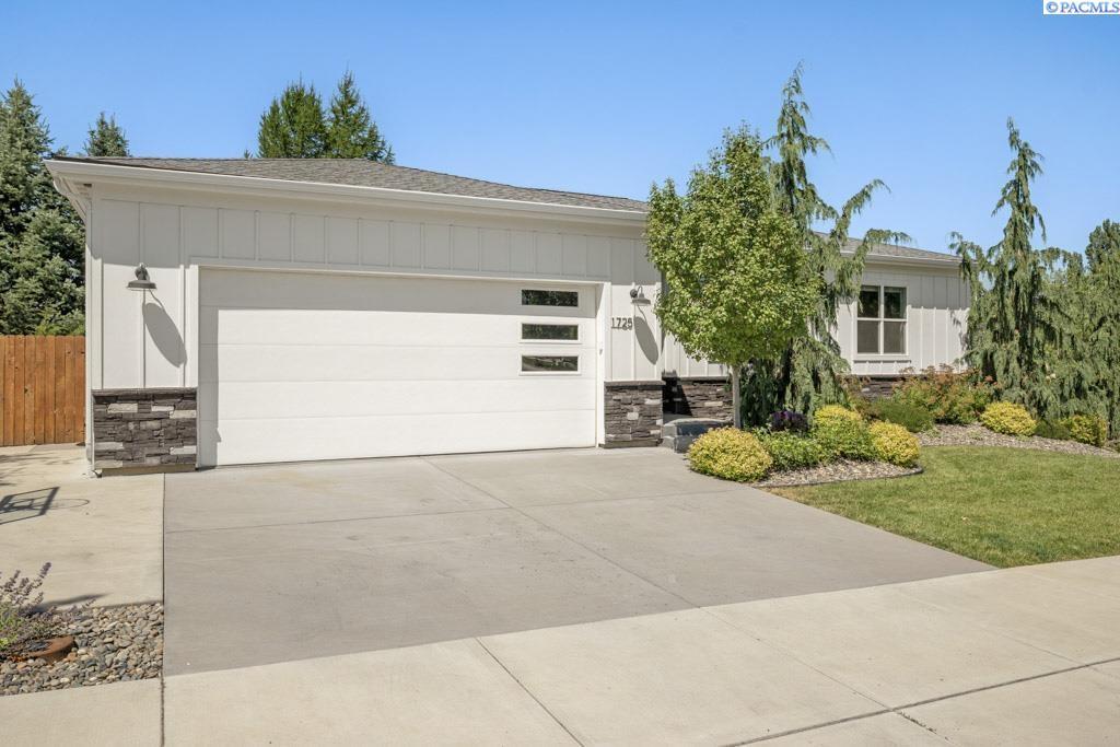 Property Photo: 1725 NW Emily WA 99163