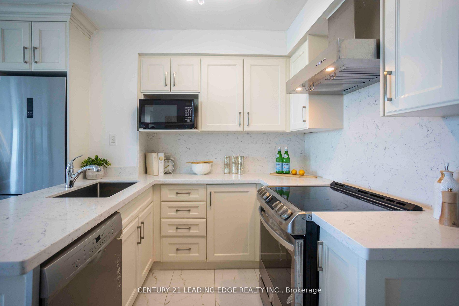 Property Photo: 38 Lee Centre Drive 2112 ON M1H 3J7