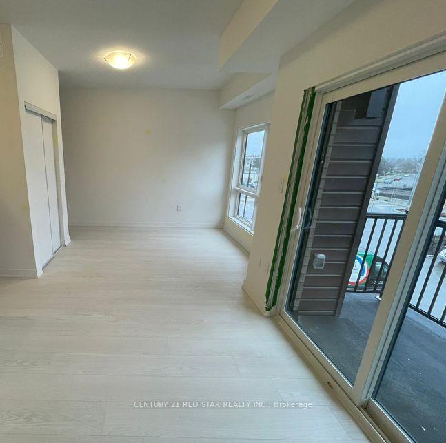 Property Photo: 10 Palace Street C11 ON N2E 0J3