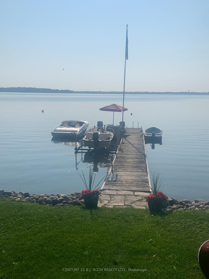 Photo de la propriété: 3939 Menoke Beach Road ON L3V 0T9