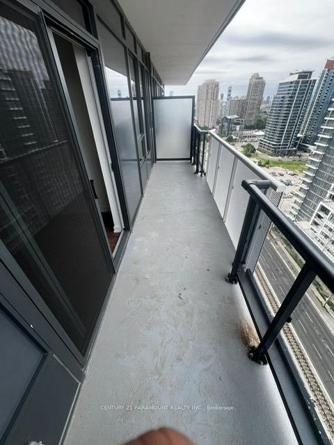 Property Photo: 5105 Hurontario Street 1806 ON L4Z 3X7