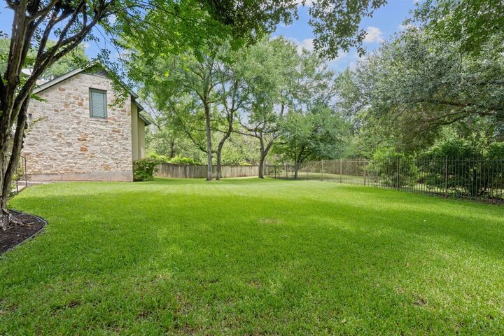 Property Photo: 6636 Dogwood Creek Drive TX 78746