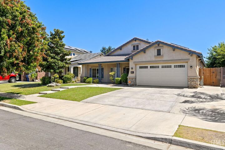 Property Photo:  10929 Cypress Falls Avenue  CA 93312 