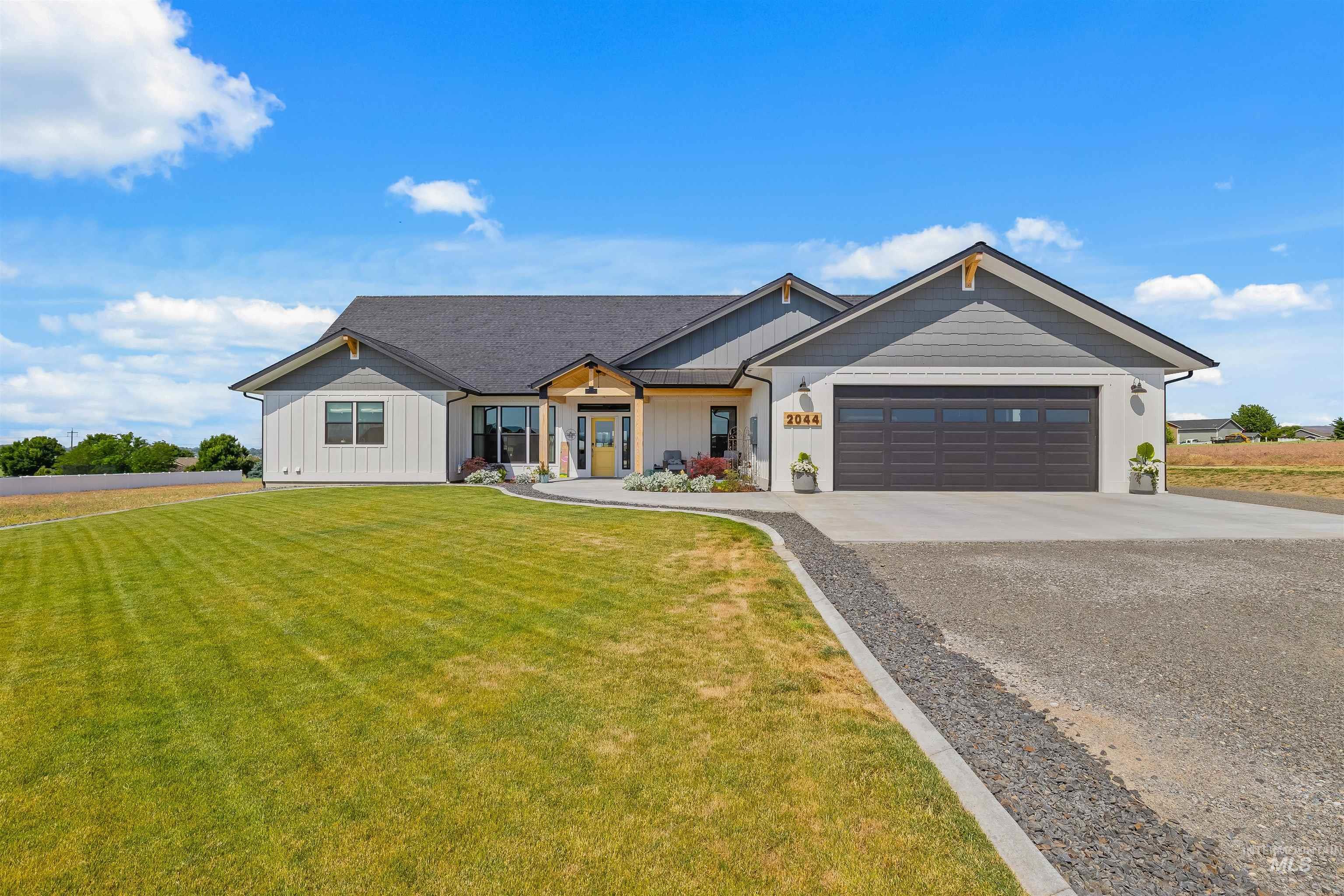 Property Photo: 2044 Vinifera Boulevard ID 83501
