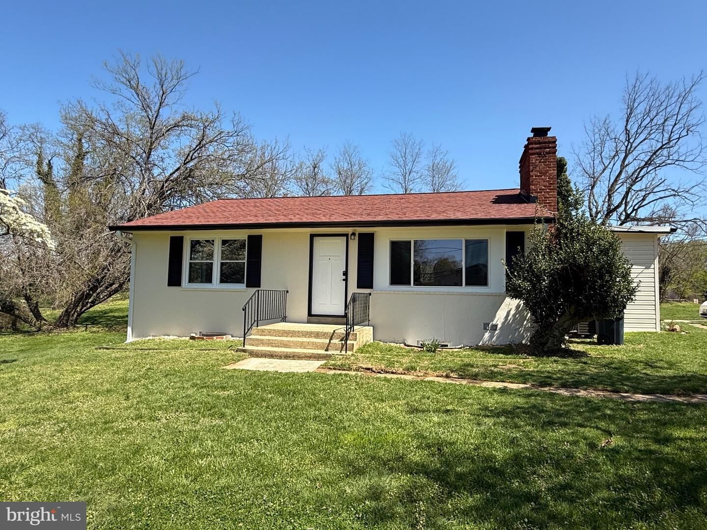 Property Photo:  2600 Kingsway Road  MD 20744 