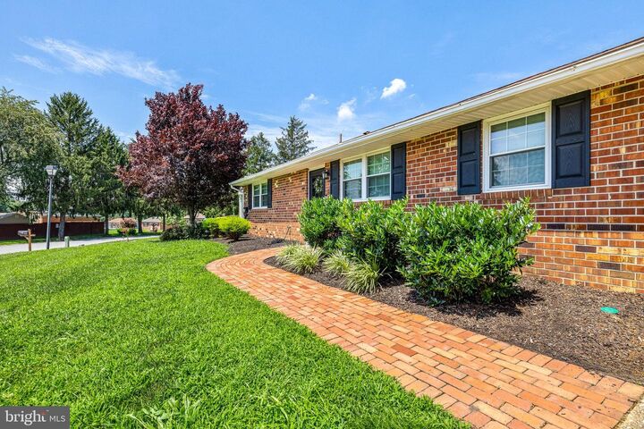 Property Photo:  3 Topaz Drive  DE 19702 