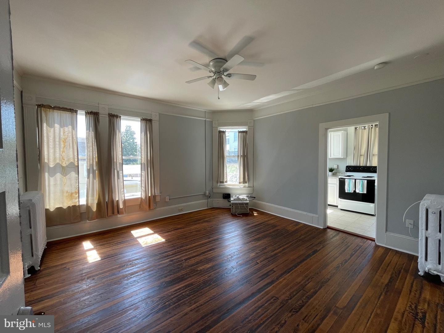 Property Photo: 1122 Caroline Street 3 VA 22401