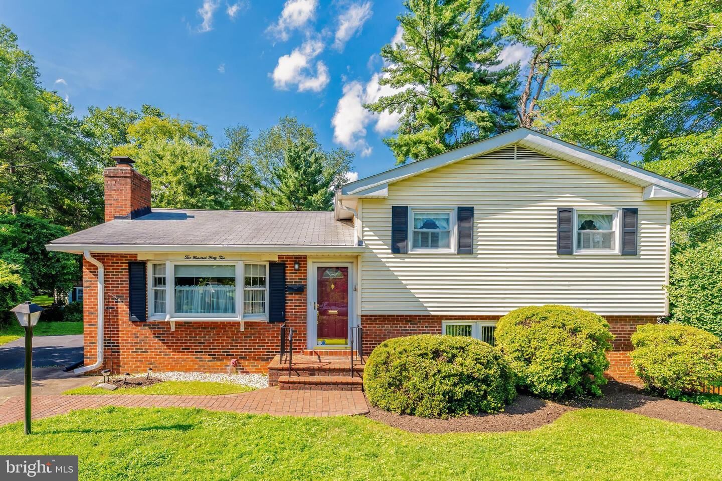 Property Photo: 242 Hillside Circle SW VA 22180