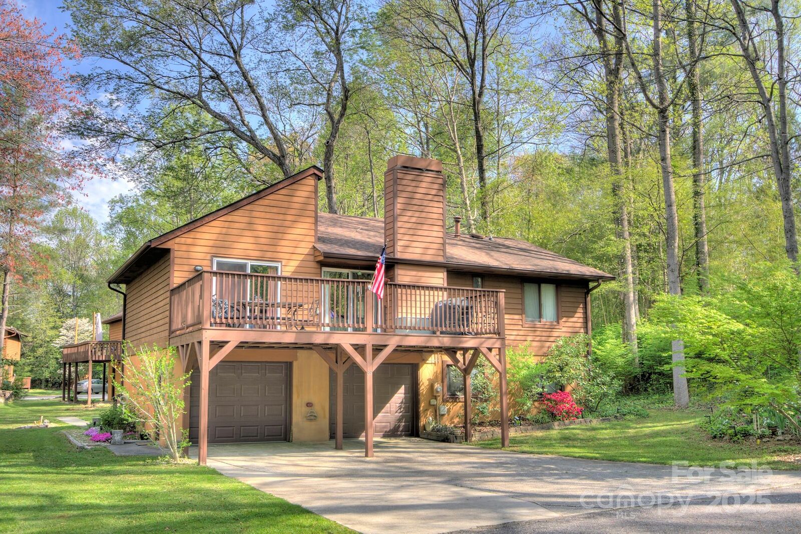Property Photo:  39 Oak Court  NC 28732 