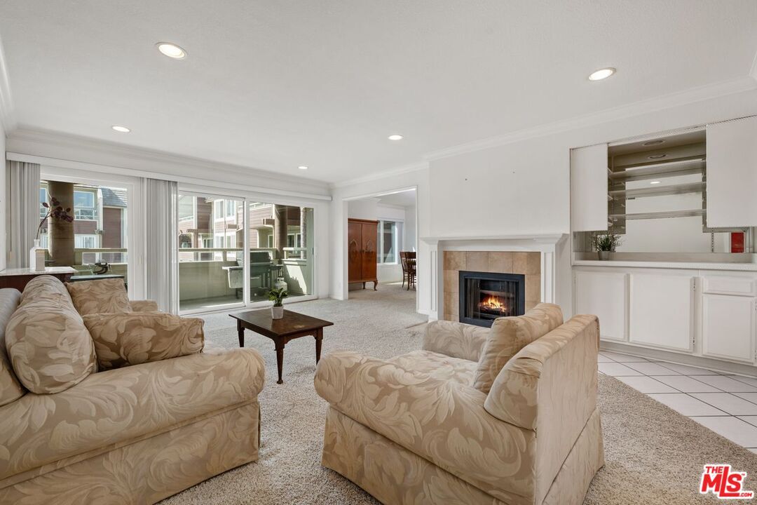 Property Photo:  4200 Via Dolce  CA 90292 