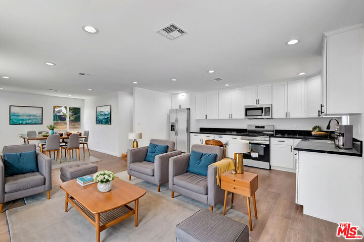 7445 Balcom Ave  Reseda CA 91335 photo