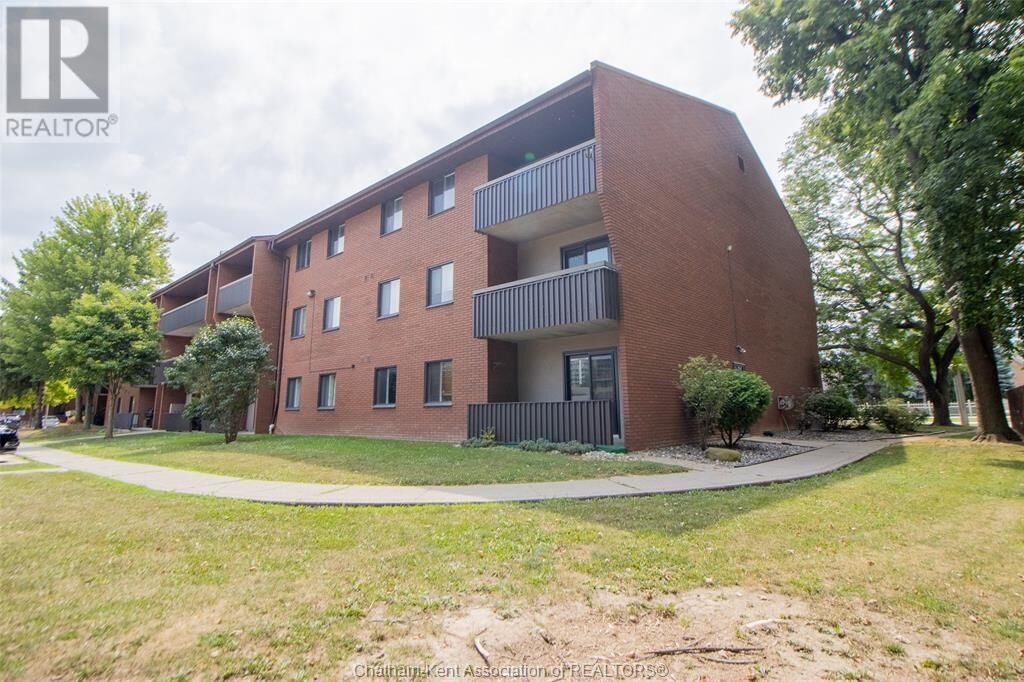 Property Photo: 975 Grand Avenue West 110 ON N7L 4Z6