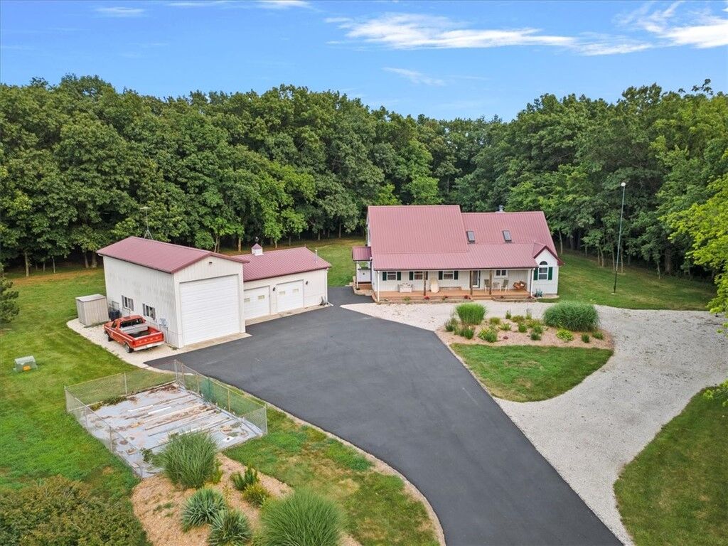Property Photo: 1682 N 2175 East Road IL 62534