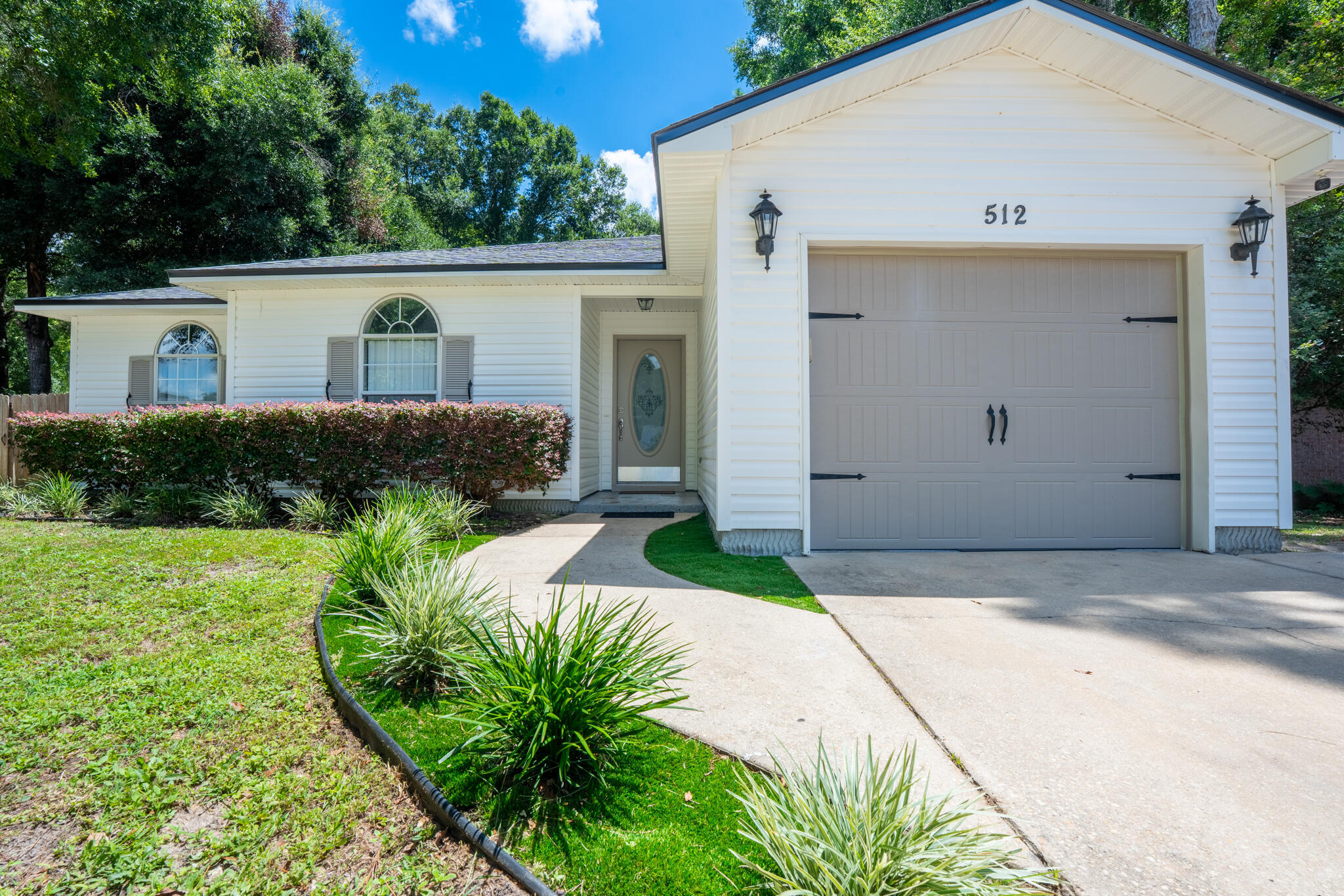 Property Photo:  512 Hyde Park Drive  FL 32539 