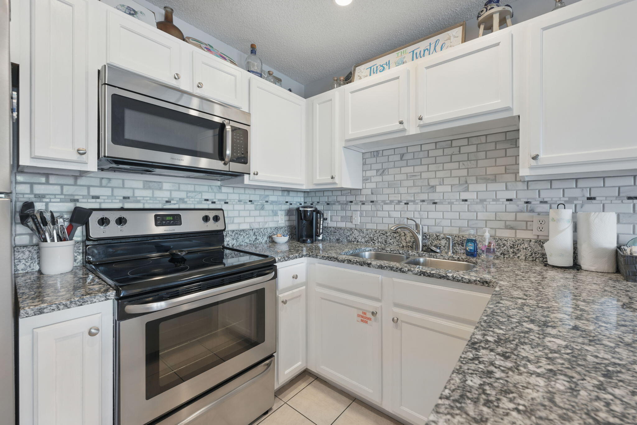 Property Photo: 3191 Scenic Highway 98 212 FL 32541