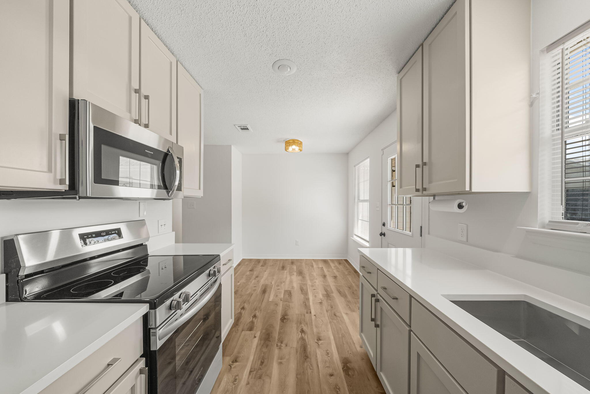 Property Photo: 1314 S Cedar Avenue FL 32578