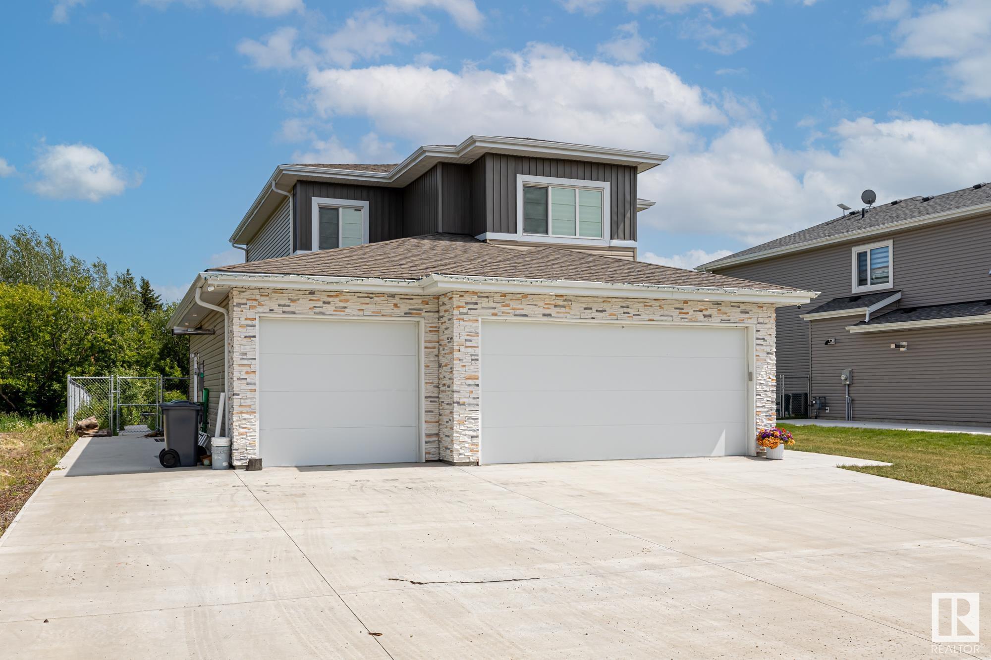 Property Photo: 5225 55 55st AB T0E 2K0