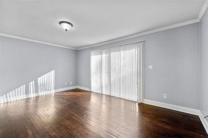 Property Photo:  5667 Kingsport Drive  GA 30342 