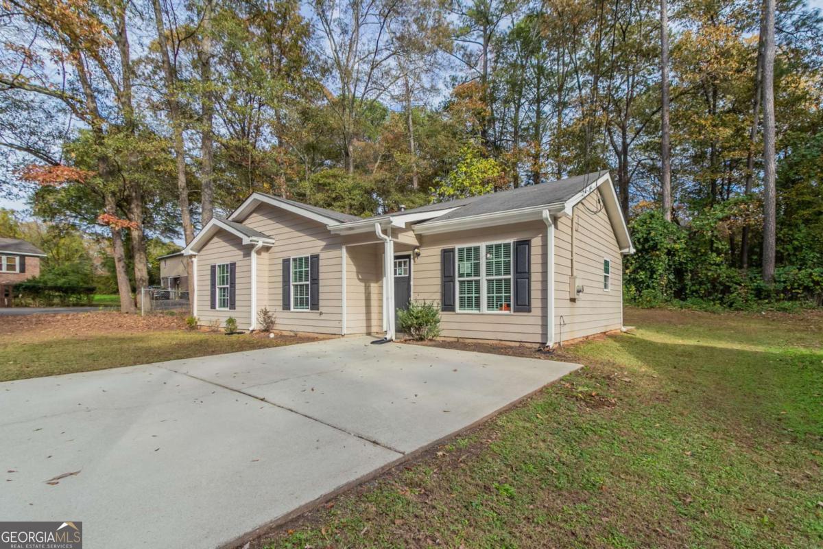 Property Photo: 7133 Pineview Drive SW GA 30014