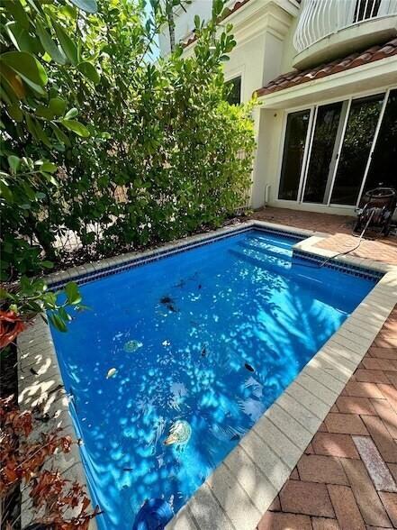 Property Photo: 1362 Bayview Dr FL 33304