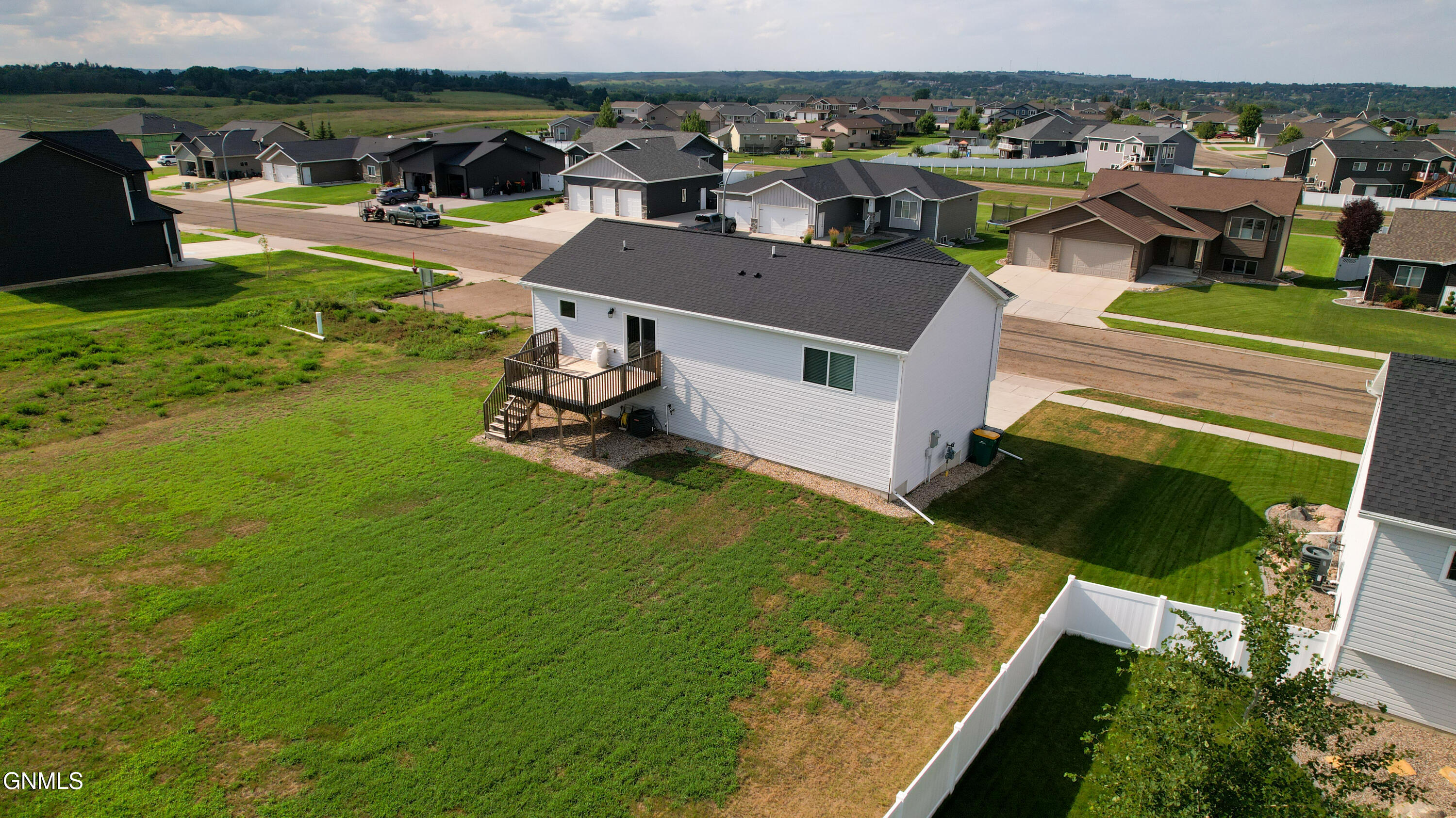 Property Photo:  603 Cobblestone Loop SW  ND 58554 