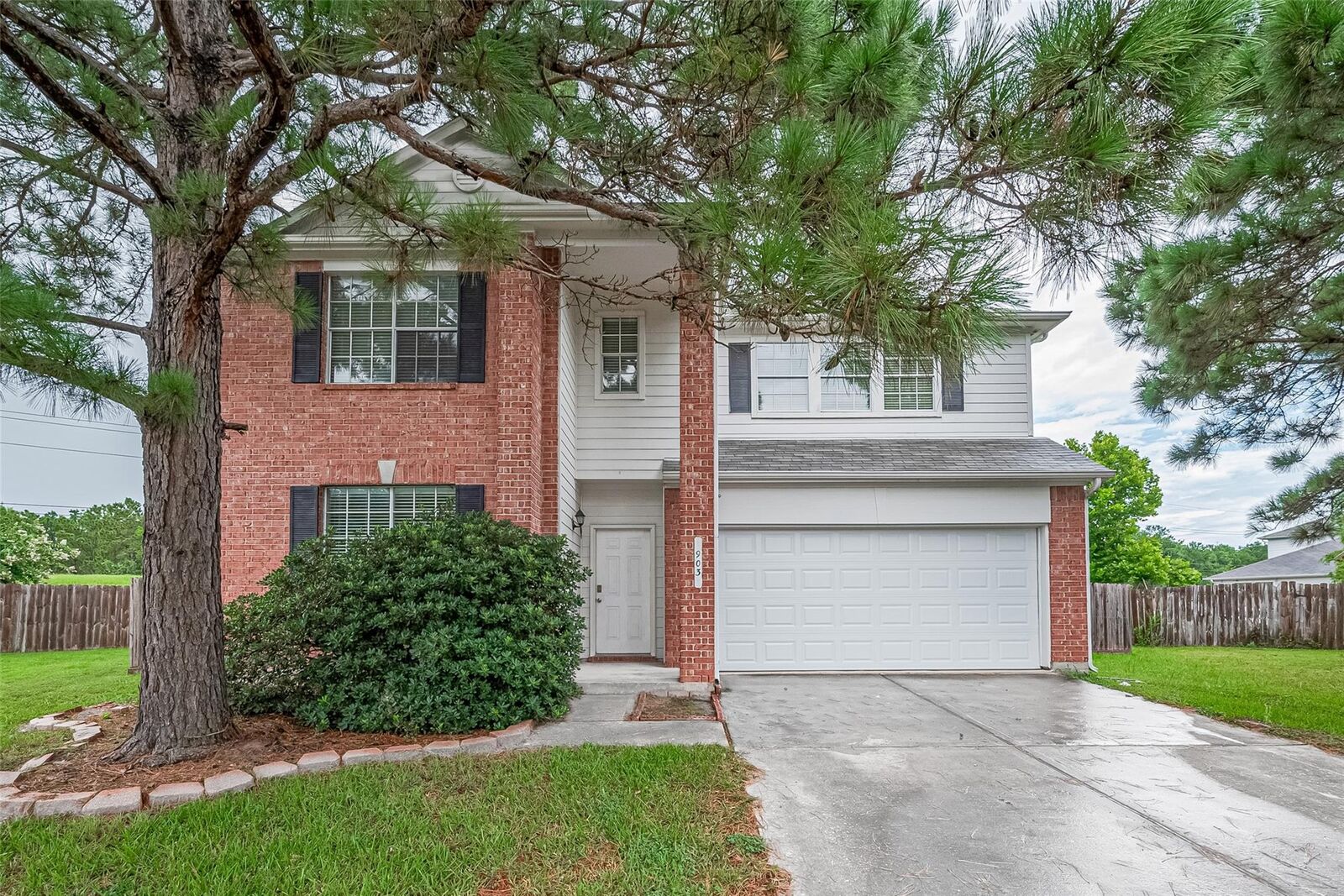 Property Photo: 903 Pinecreek Point Court TX 77373