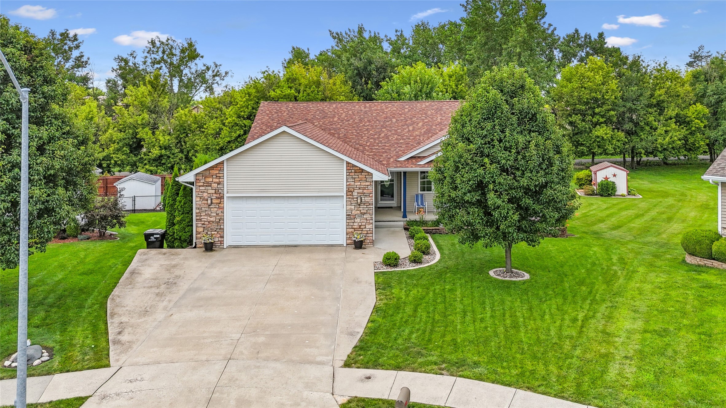 Property Photo:  1303 NW Shoreline Court  IA 50023 