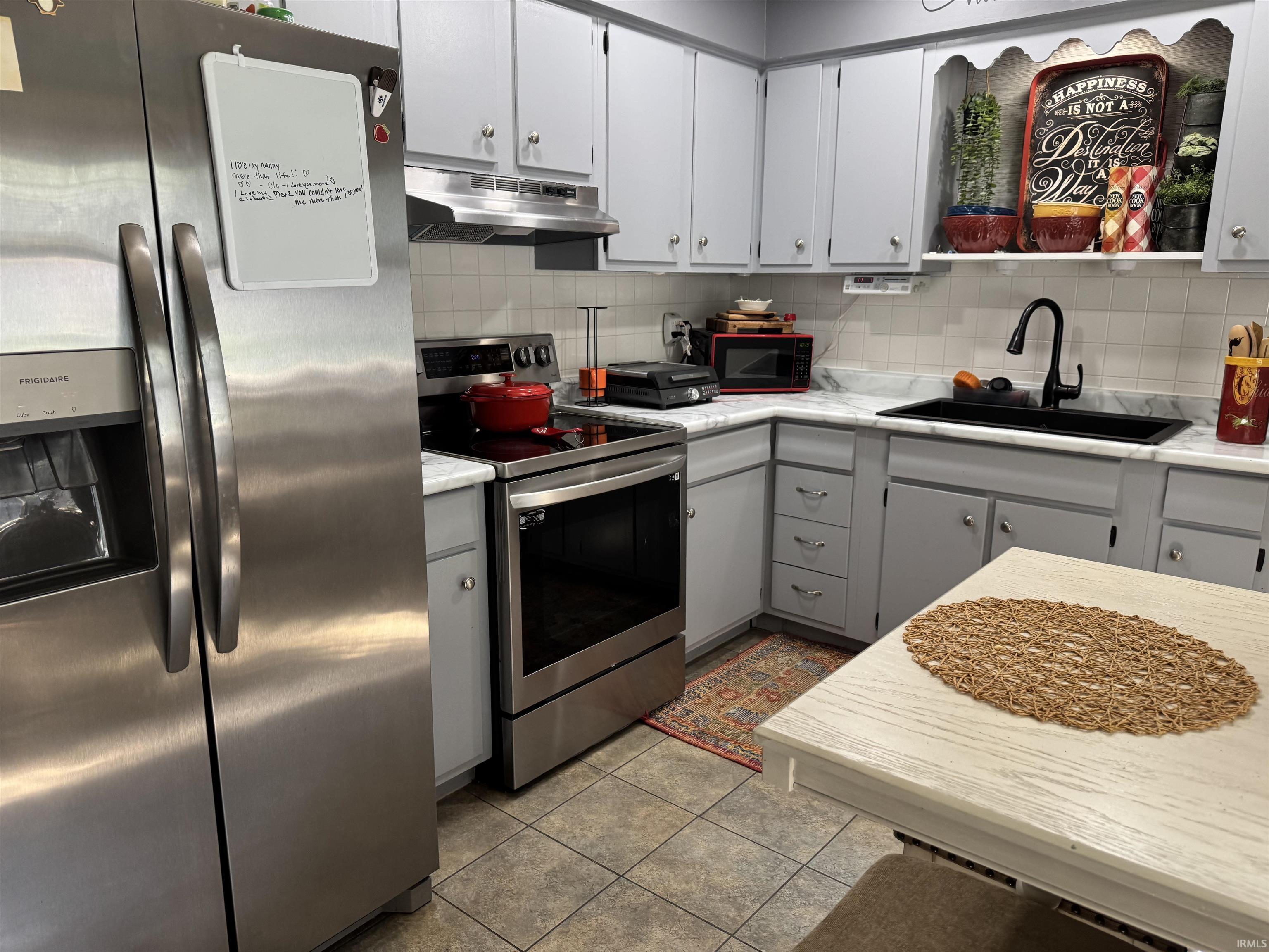 Property Photo: 1608 Hicks Drive IN 47714