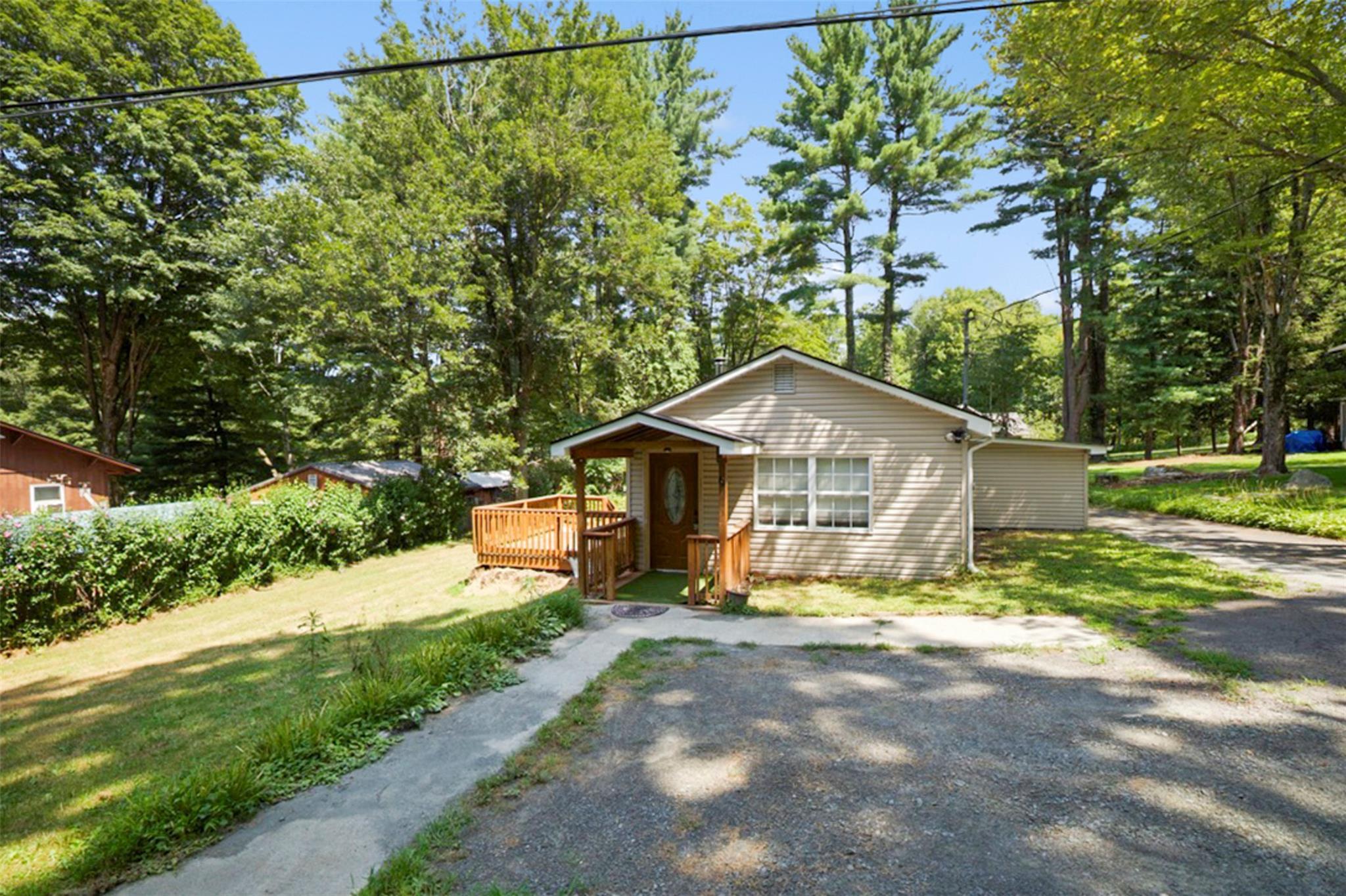 Property Photo:  6 Farmingdale Lane  NY 12721 