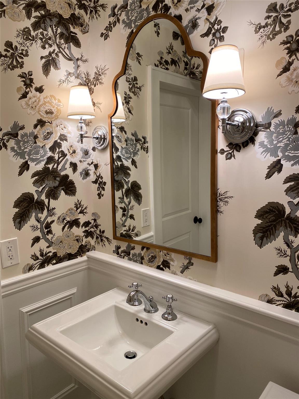 Property Photo: 915 Wynnewood Road H4 NY 10803