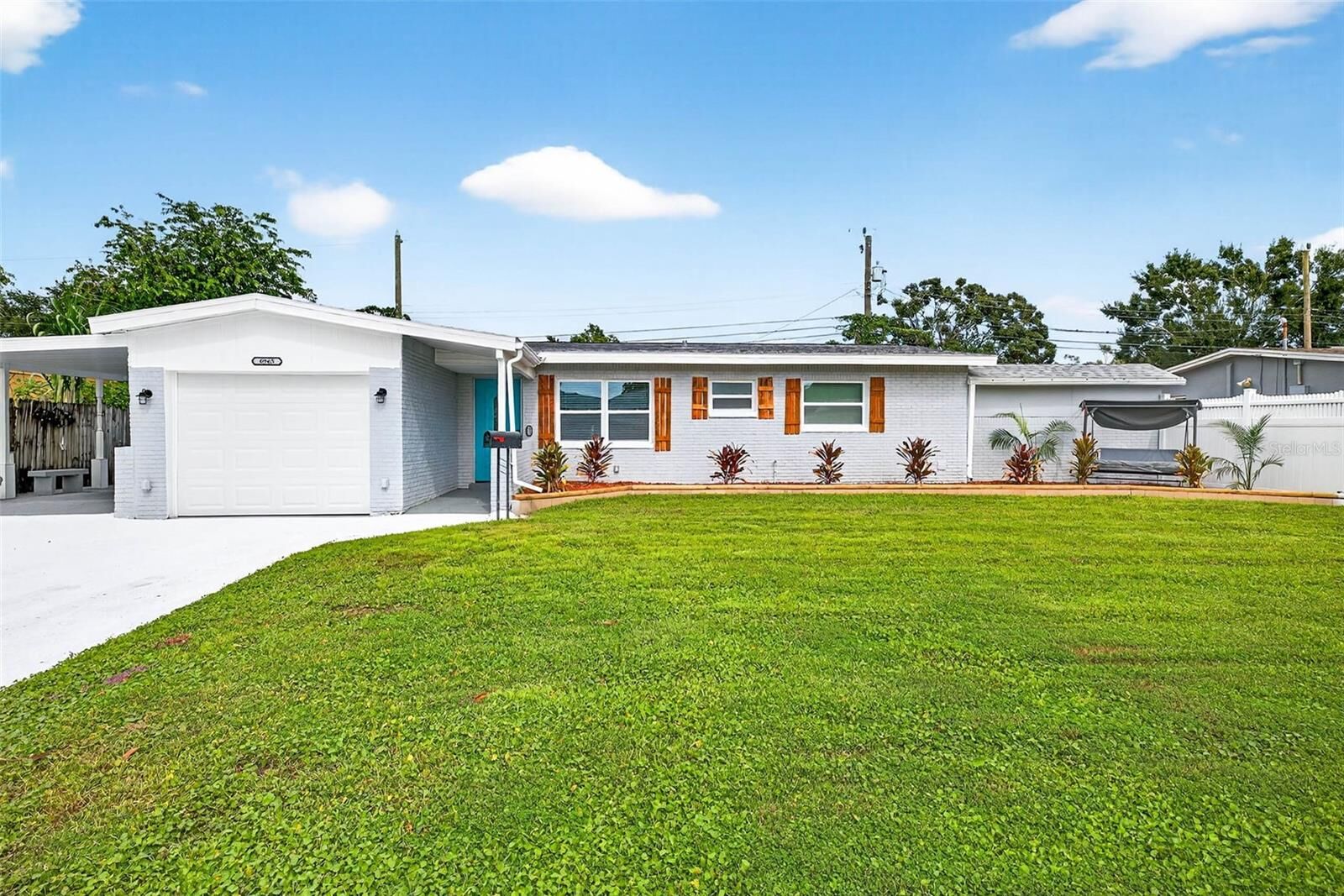 Property Photo: 6965 21st Street N FL 33702