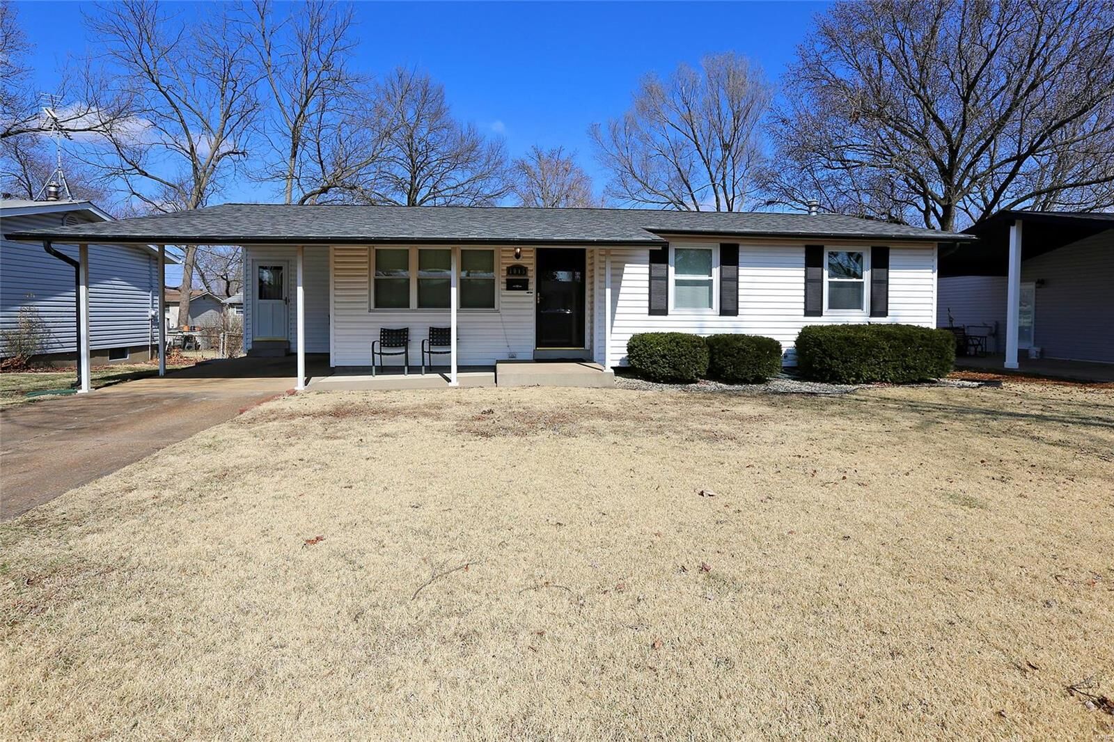 Property Photo:  1015 Madison Lane  MO 63031 