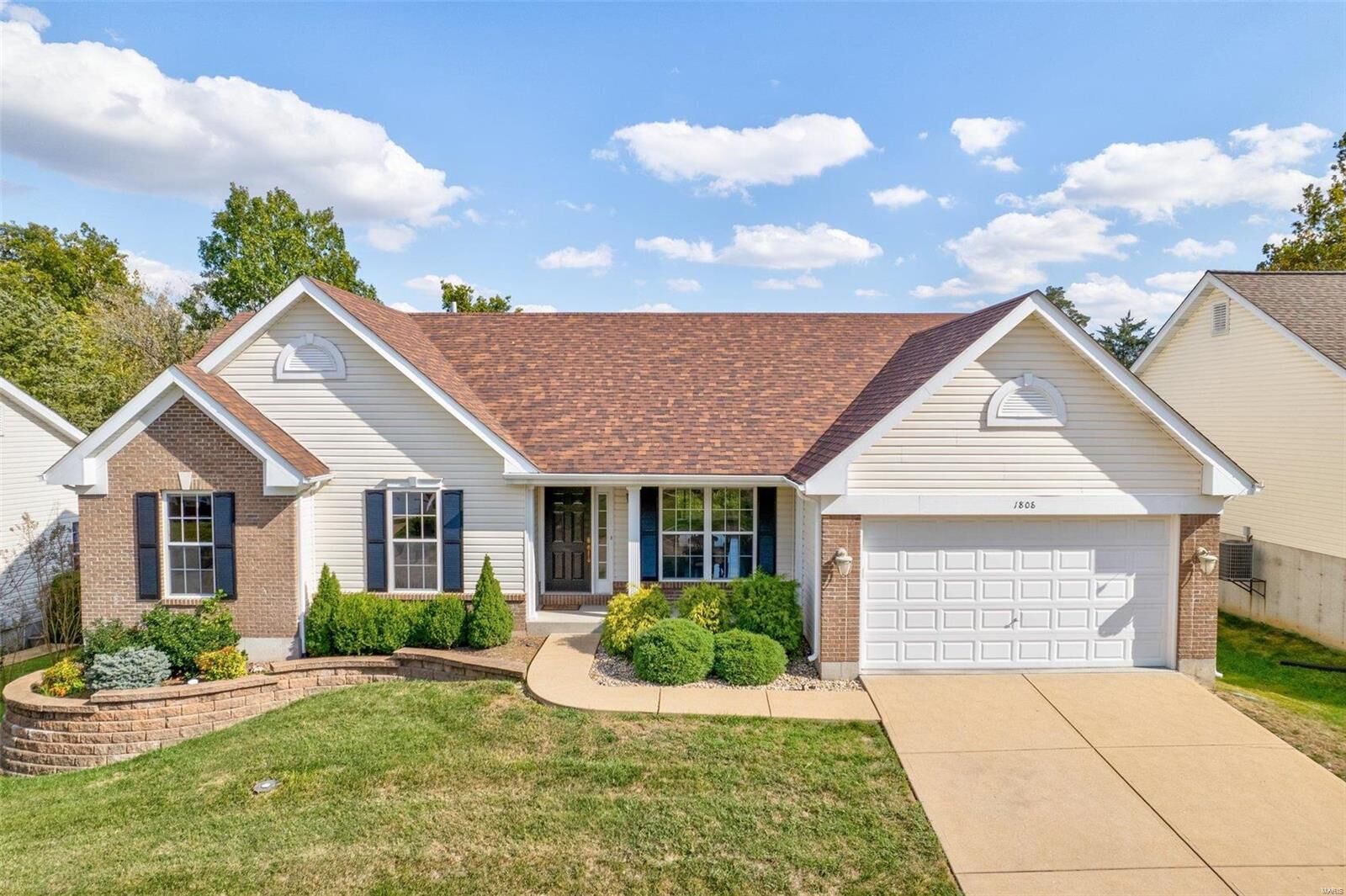 Property Photo: 1808 Hawk Pointe Drive MO 63028