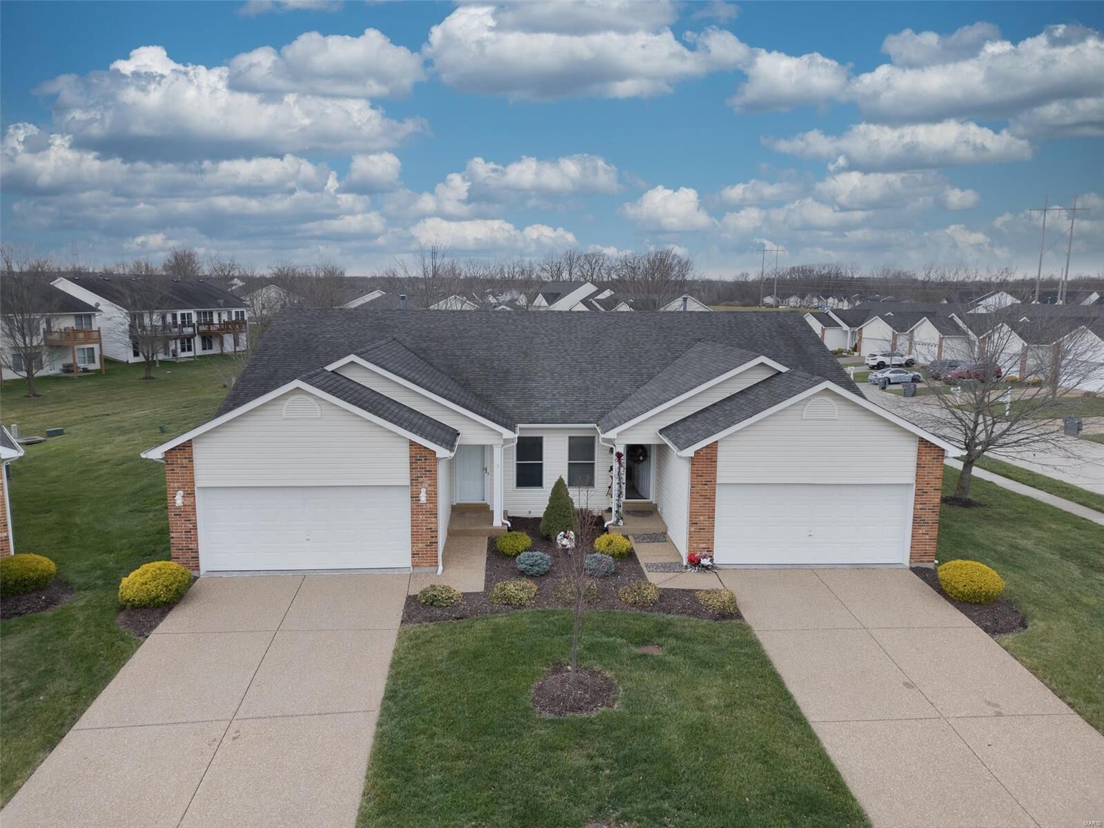 Property Photo: 5 Maryland Circle 84B MO 63366