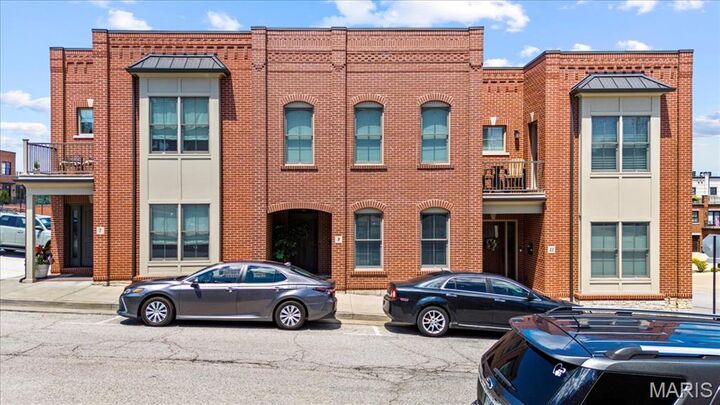 Property Photo:  9 E Main Street  MO 63090