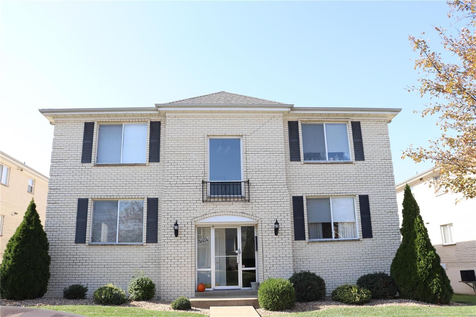Property Photo: 10010 Chardin Way 1 MO 63128
