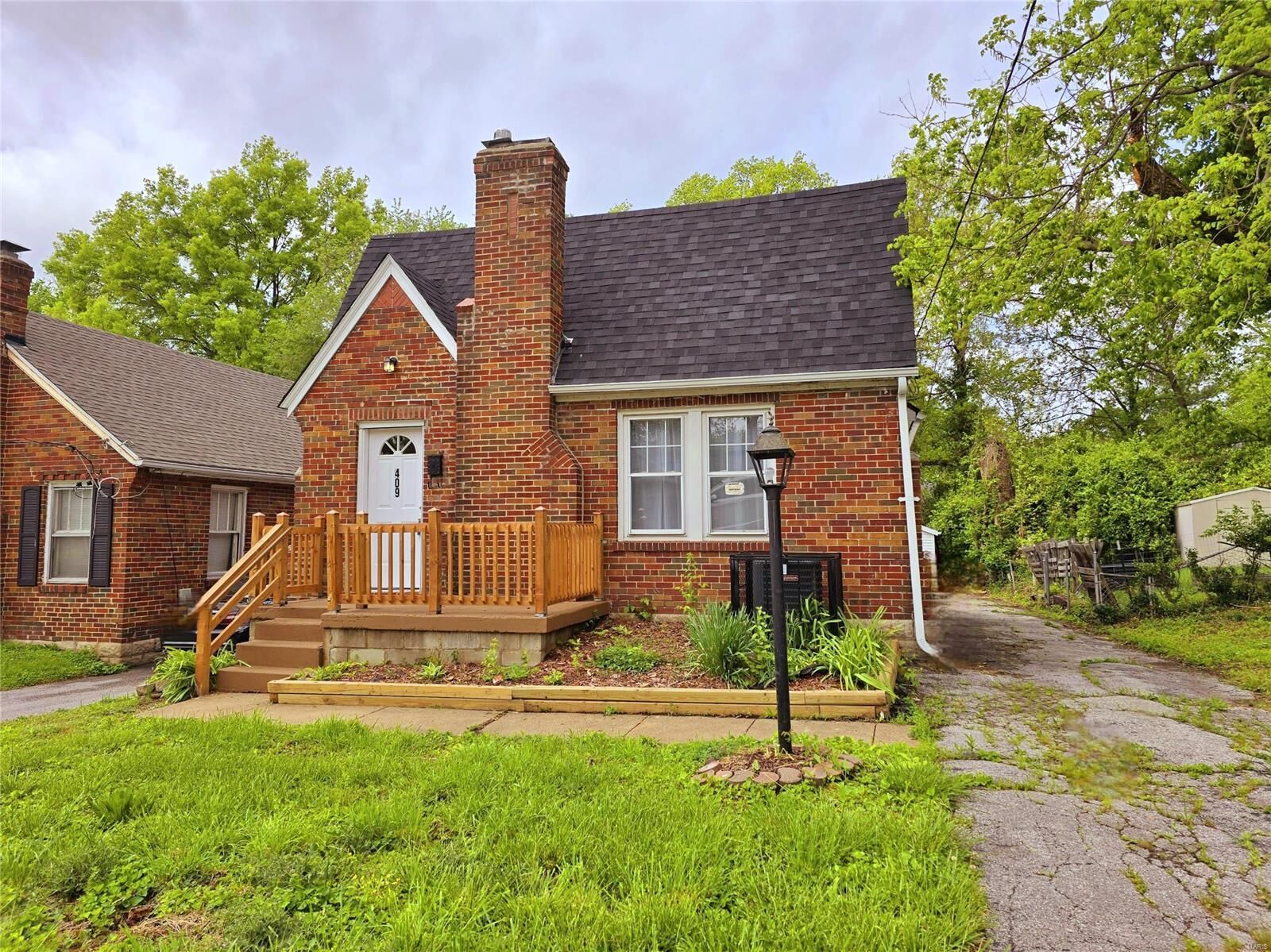 Property Photo: 409 Thomas Avenue MO 63135
