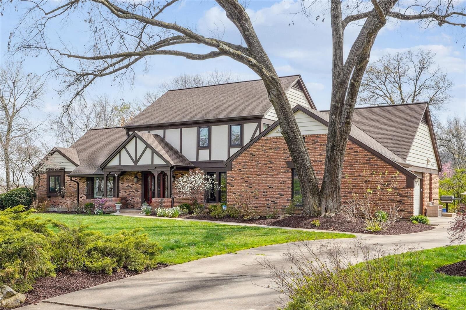 Property Photo: 10422 Frontenac Woods Lane MO 63131
