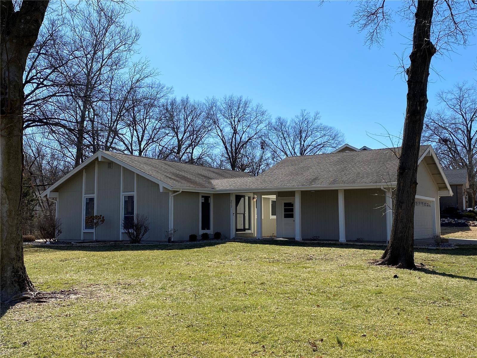 Property Photo:  217 Rue Grand Drive  MO 63367 