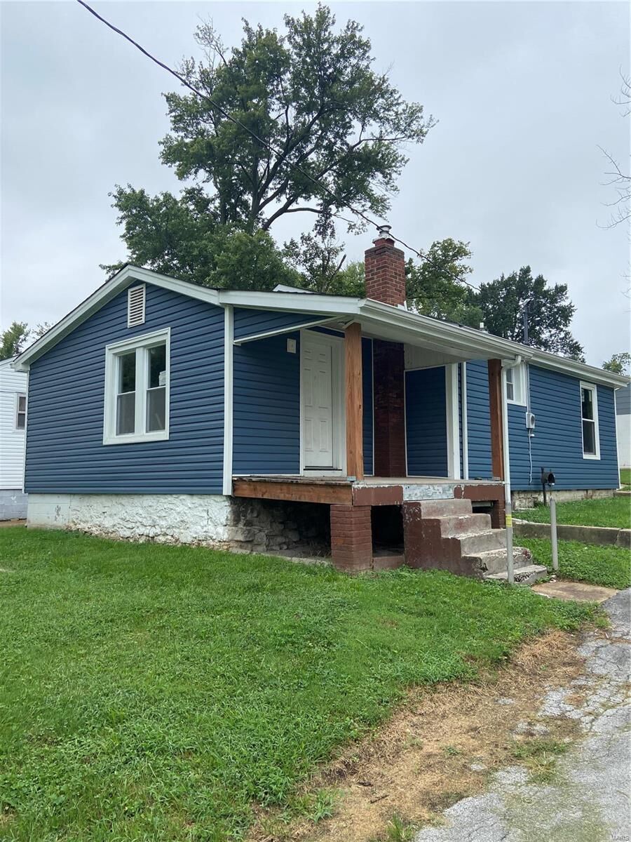 Property Photo:  21 Shumate Avenue  MO 63043 