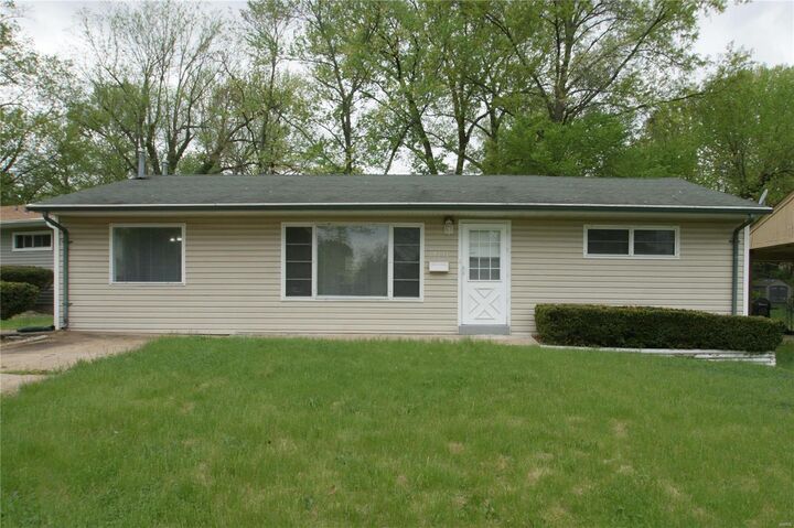 10111 Jett Drive  Dellwood MO 63138 photo