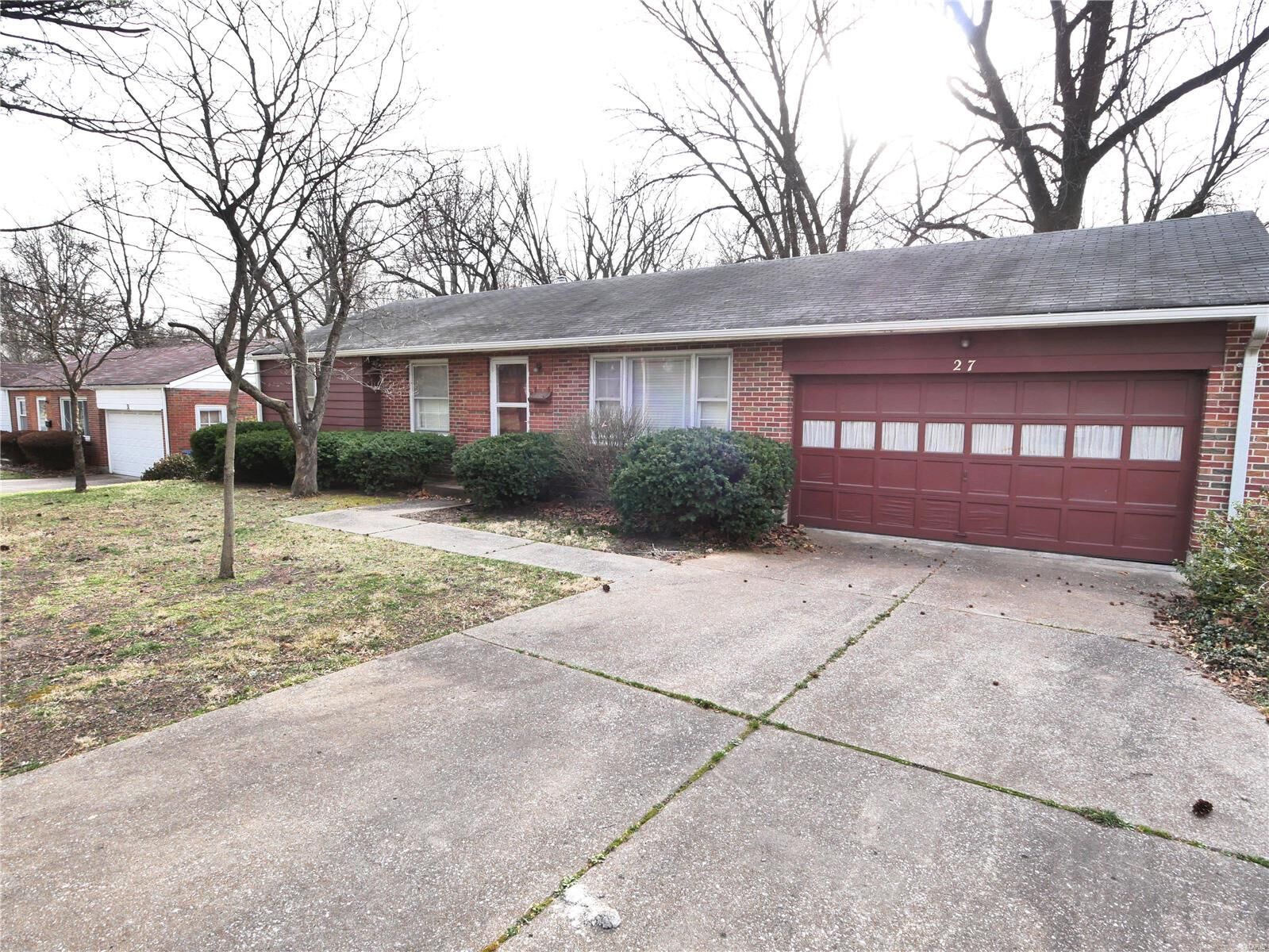 Property Photo: 27 S Elizabeth Avenue MO 63135