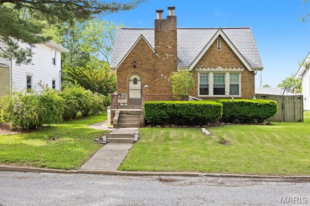 Property Photo: 427 S 13th Street IL 62220