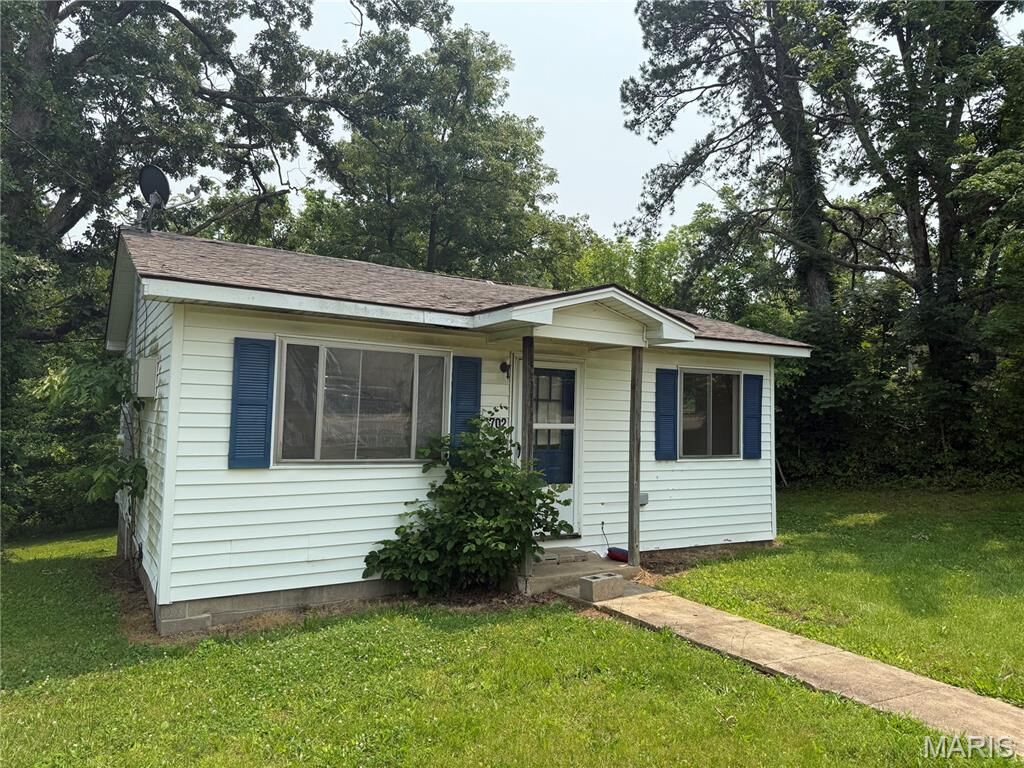 Property Photo: 702 High Street MO 63764