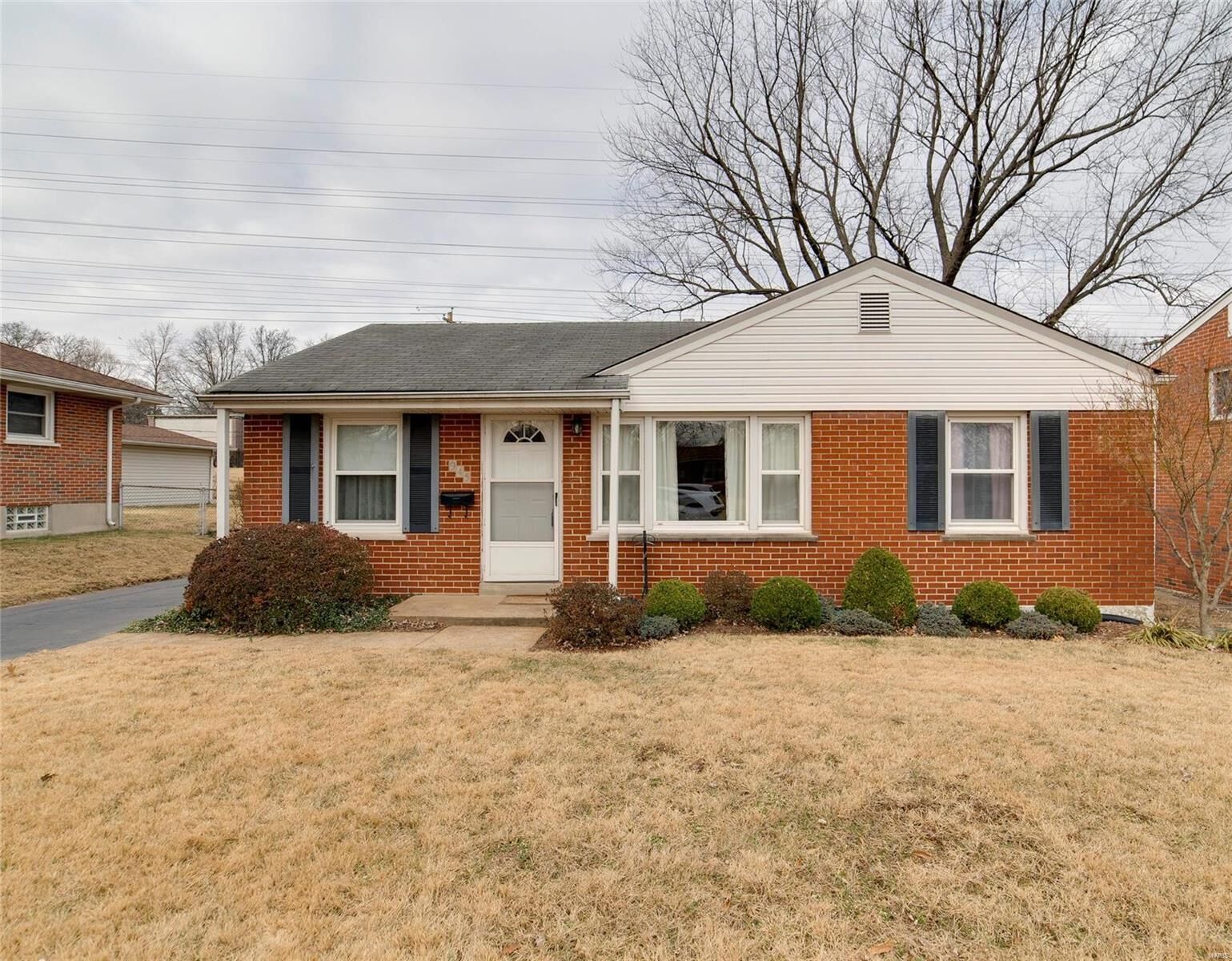 Property Photo:  945 Saint Patrice Lane  MO 63031 