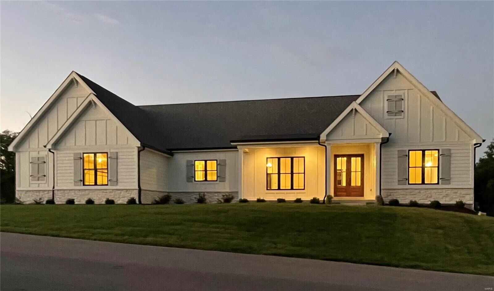 Property Photo: 17917 Homestead Bluffs Drive MO 63005
