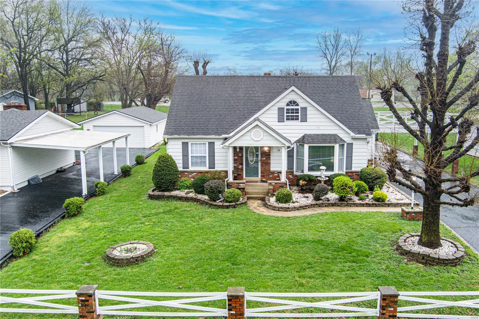 Property Photo:  10 Baldus Drive  IL 62208 