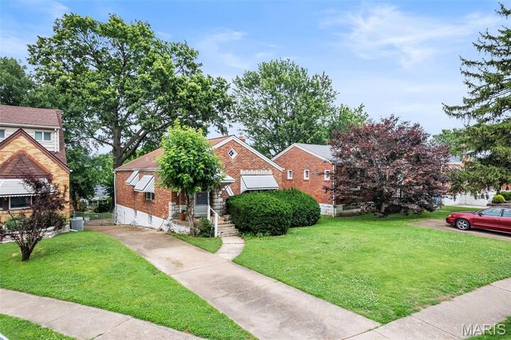 Property Photo: 669 Bellsworth Drive MO 63125