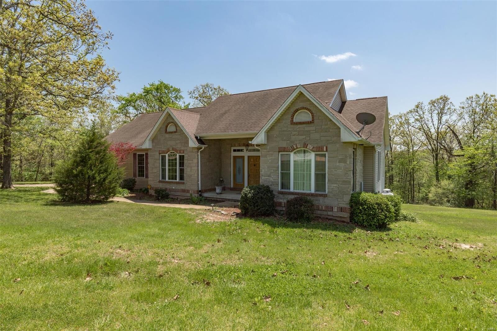 Property Photo: 431 Huntington Trails MO 63028