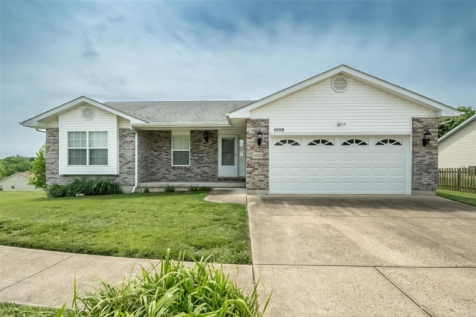 Property Photo: 1008 Thames Drive MO 63052